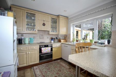 3 Bedroom House - Terraced To Let - Photo 3
