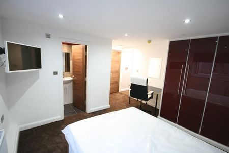 6 bedroom house to rent - Photo 2