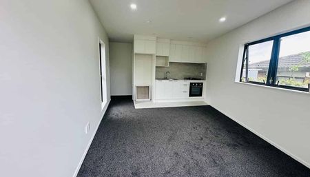 Modern 2BR Home in Ranui - AC & Courtyard - Photo 3