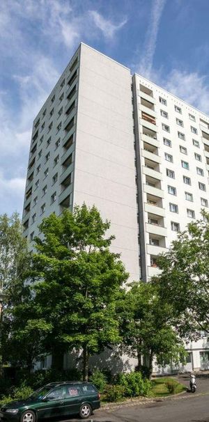 3-Raumwohnung mit offener Küche, Abstellraum und Balkon! - Foto 1