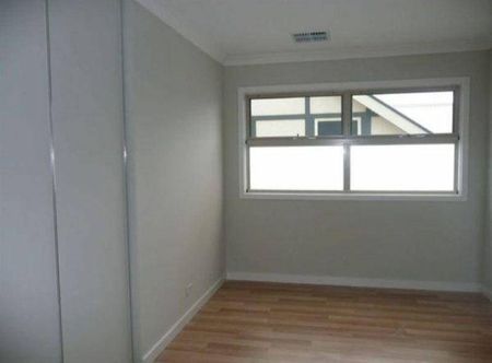 CONTEMPORARY HOME + SOLAR BATTERIES. Save Thousands in electricity per year. - Photo 5