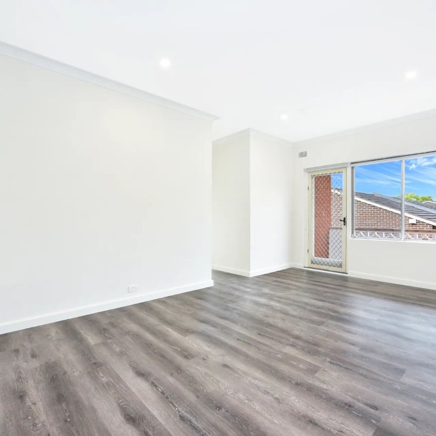Fully renovated two bedroom apartment - Photo 1