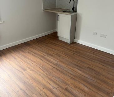 Studio Flat, Garfield Road, SW11 - Photo 5