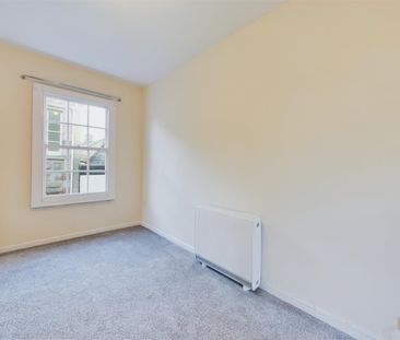 Three bed flat to rent in Church Street, Launceston, PL15 - Photo 5