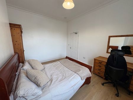 Room 2, Newcastle Upon Tyne, Tyne And Wear. NE4 - Photo 2
