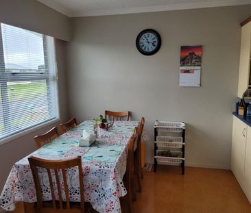 16 Trelawney Crescent, Westown, New Plymouth - Photo 2