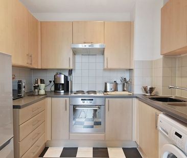 2 Bed Flat, Garratt Lane, SW18 - Photo 6