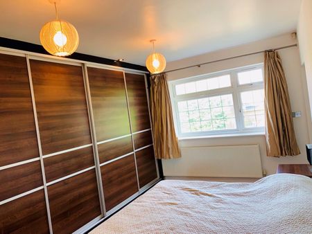 5 Bed Detached House, Cannon Hill, N14 - Photo 4