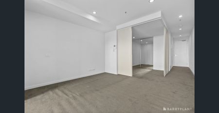 Stylish Studio Apartment with City Views and Private Balcony - Photo 5