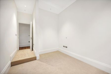 3 bedroom flat in Hortensia Road - Photo 4