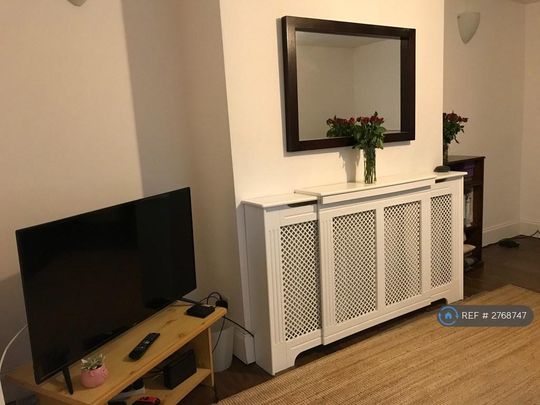 1 bedroom in a house share to rent - Photo 1