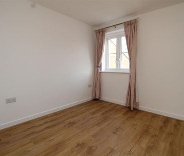 Wilton Avenue, Hampton Gardens, Peterborough - Photo 3