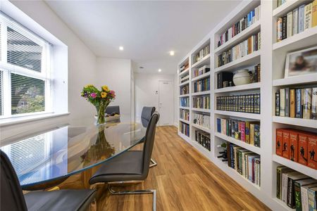 Charming 2 bedroom, 2 bathroom cottage with a private garden. - Photo 5