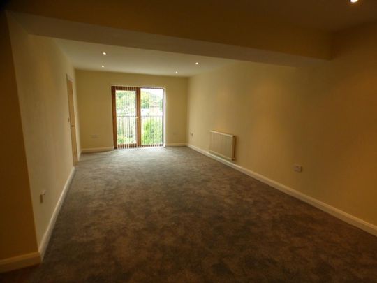 4 bedroom mews to rent - Photo 1