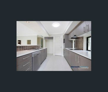 Spacious Family Haven in Baywood Estate - Photo 5