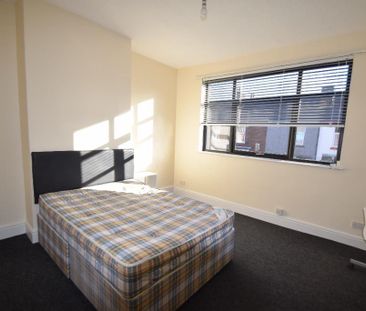 4 bedroom terraced house to rent - Photo 1