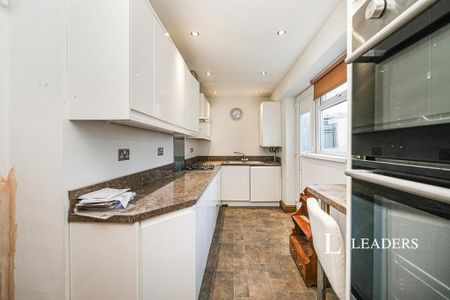 3 bedroom terraced house to rent - Photo 5