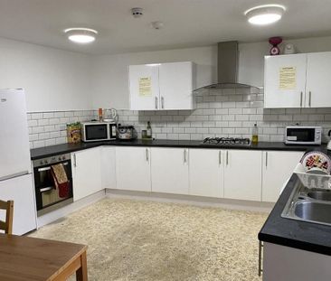 1 bedroom in a house share to rent - Photo 6