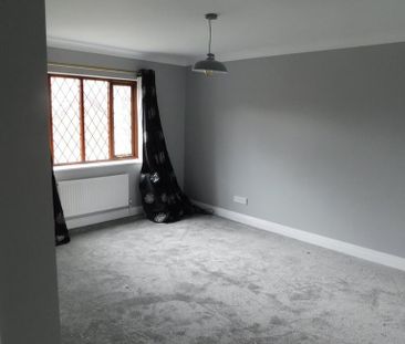 5 bedroom detached house to rent - Photo 2