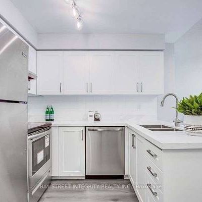 Yonge/Finch-Luxury Bright 2Bd 2Bath many upgrades thru unit - Photo 3