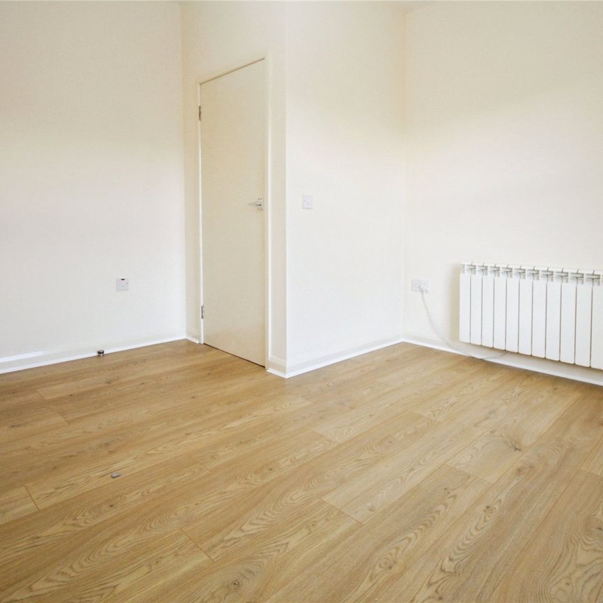Dagnall Park, South Norwood, SE25 5PL - Photo 1