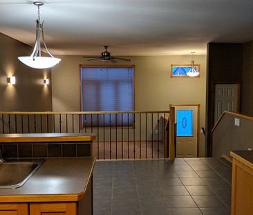 Great 3 Bedroom Unit in Johnstone Crossing - Photo 2