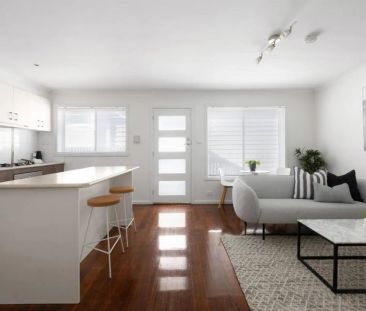 Stylish Newport Living with Private Courtyard! - Photo 2