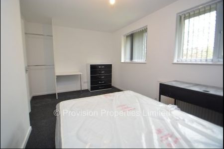 4 Bedroom House near Leeds University - Photo 4