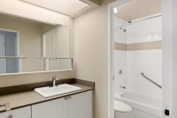 Bromley Square - Photo 1