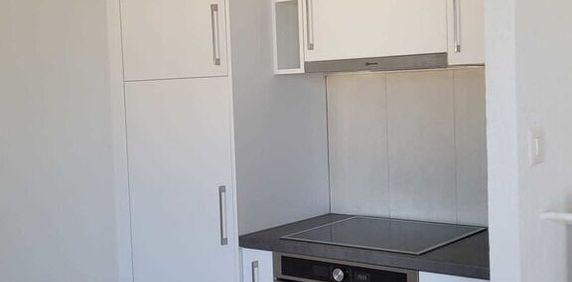 Spacious fully renovated studio with large balcony - Photo 2