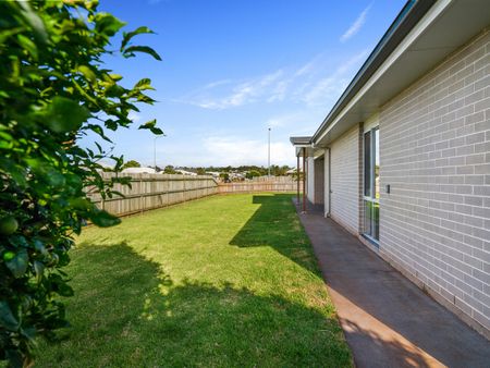 1 Meares Street, Kearneys Spring QLD 4350 - House For Rent | Domain - Photo 2