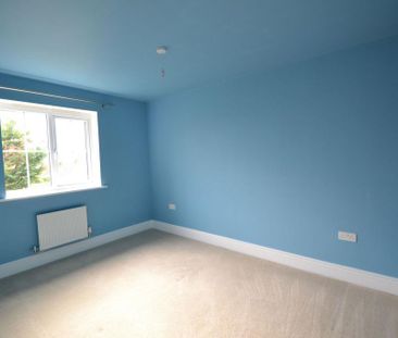 4 bedroom detached house to rent - Photo 2