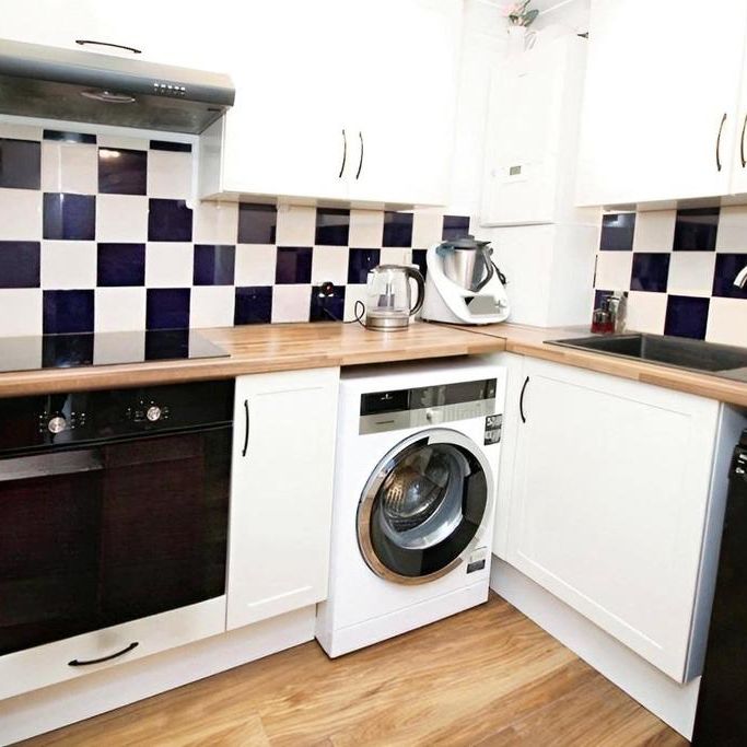2 bedroom flat to rent - Photo 1