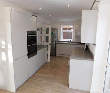 3 bedroom semi-detached house to rent - Photo 5