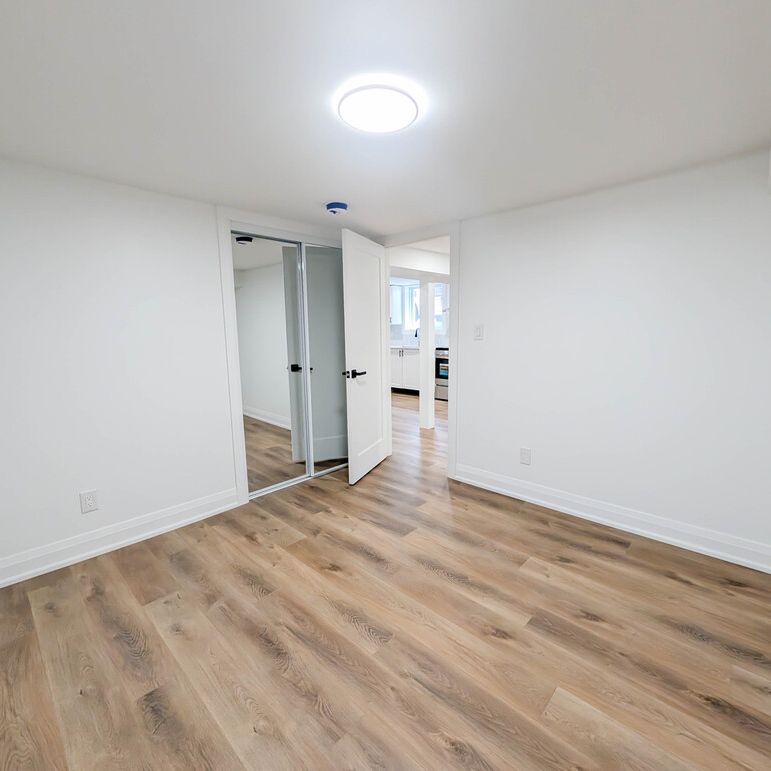 401 Navy St, Welland - Newly renovated 2 Bedroom Lower Unit - Photo 1