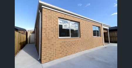 STUNNING FAMILY HOME! - Photo 2