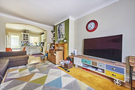 Available unfurnished from 05/01/2026 - Photo 3