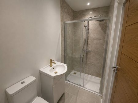 Beaconsfield Place, Epsom, Surrey, KT17 4BD - Photo 3