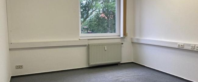 Attraktive Stadtrandwohnung mit guter Verkehrsanbindung und Einkaufsmöglichkeiten in der Nähe! - Photo 1