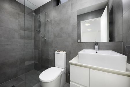 Well maintained spacious apartment - Photo 3