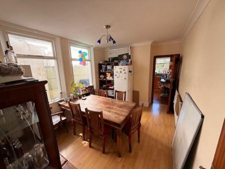 1 bedroom in a house share to rent - Photo 2