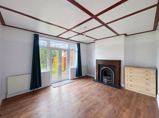 Room 1, Central Avenue, Pinner, HA5 - Photo 1