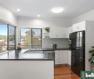 STYLISH RETREAT WITH INDOOR-OUTDOOR LIVING IN PRIME CAMP HILL LOCATION - Photo 6