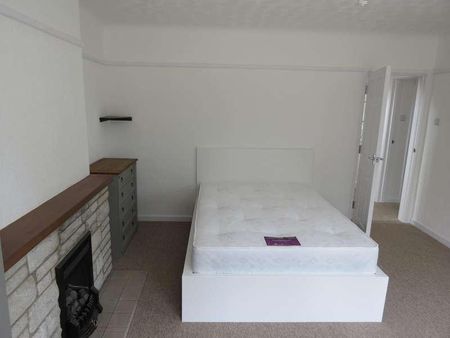 Bedroom Detached House In Wallisdown, BH12 - Photo 4