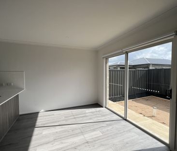 Beautiful Brand New Home! - Photo 6