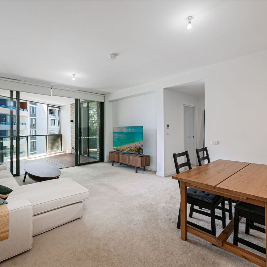 Corner Postioned 2 Bedroom Apartment in Putney Hill - Photo 1