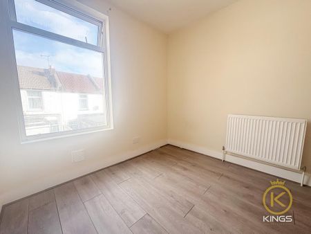 3 bedroom terraced house to rent - Photo 3