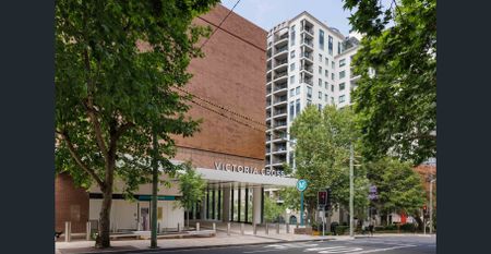 Executive Designer Apartment ** Available Now ** - Photo 3