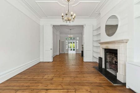 Beautifully renovated five bedroom home in Twickenham - Photo 4