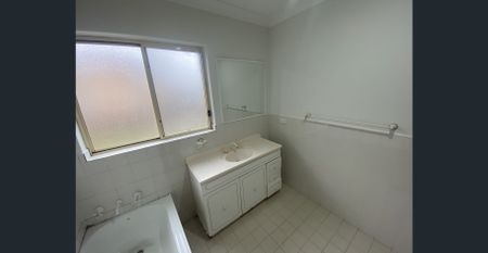 2 Bedroom Unit in Liverpool - Photo 4